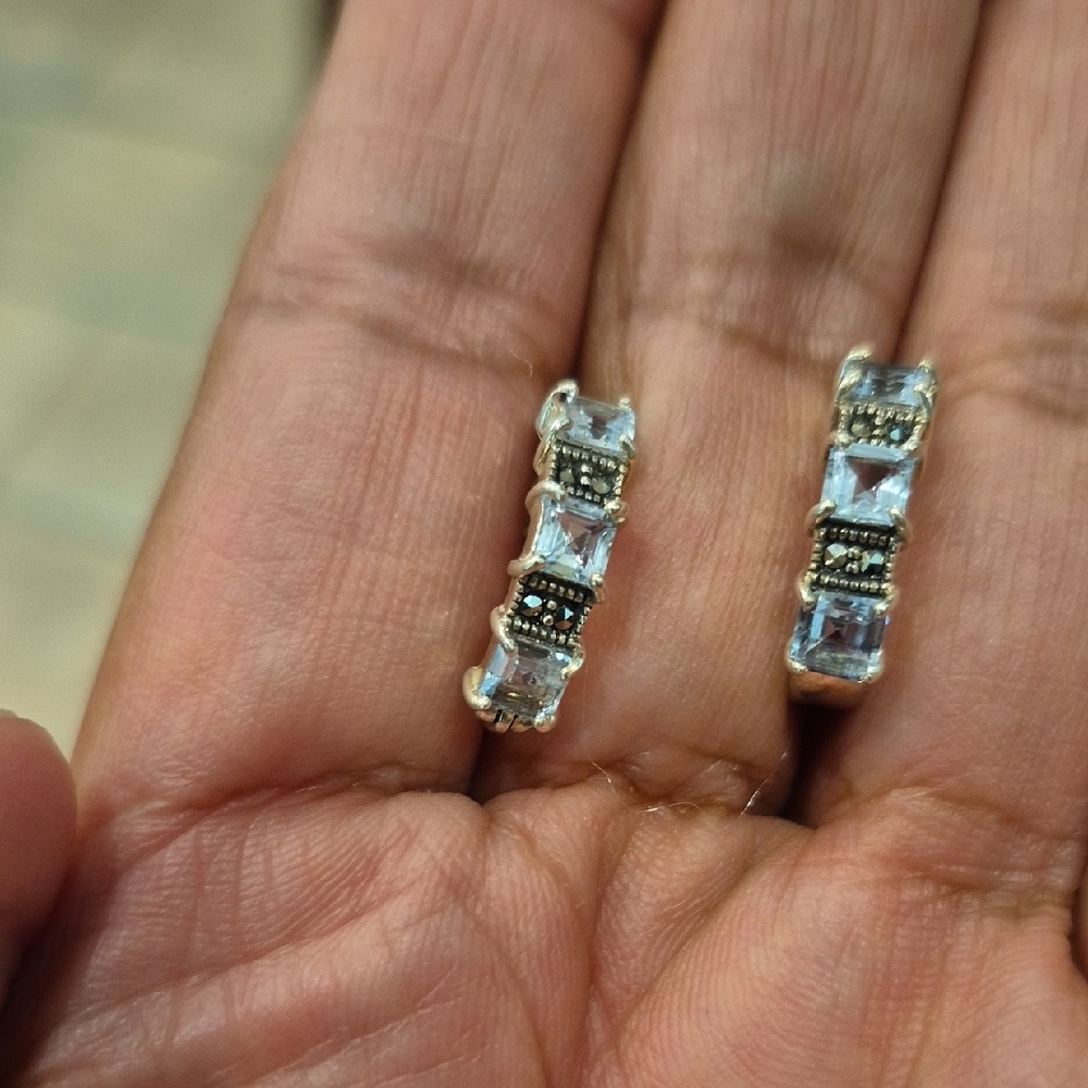 Elegant Silver .925 and Blue Gemstone Earrings - Picture 4 of 6